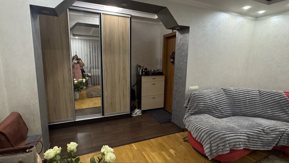 Продам трьохкімнатну квартиру м-Перемоги 12