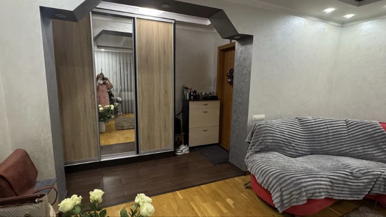Продам трьохкімнатну квартиру м-Перемоги 12