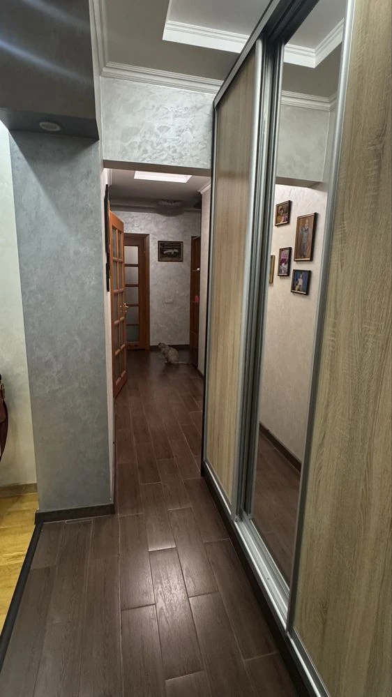 Продам трьохкімнатну квартиру м-Перемоги 12