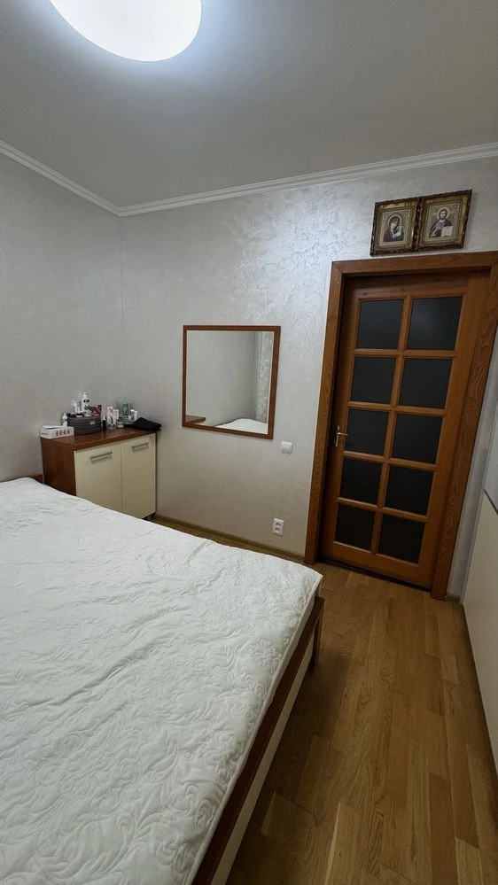 Продам трьохкімнатну квартиру м-Перемоги 12