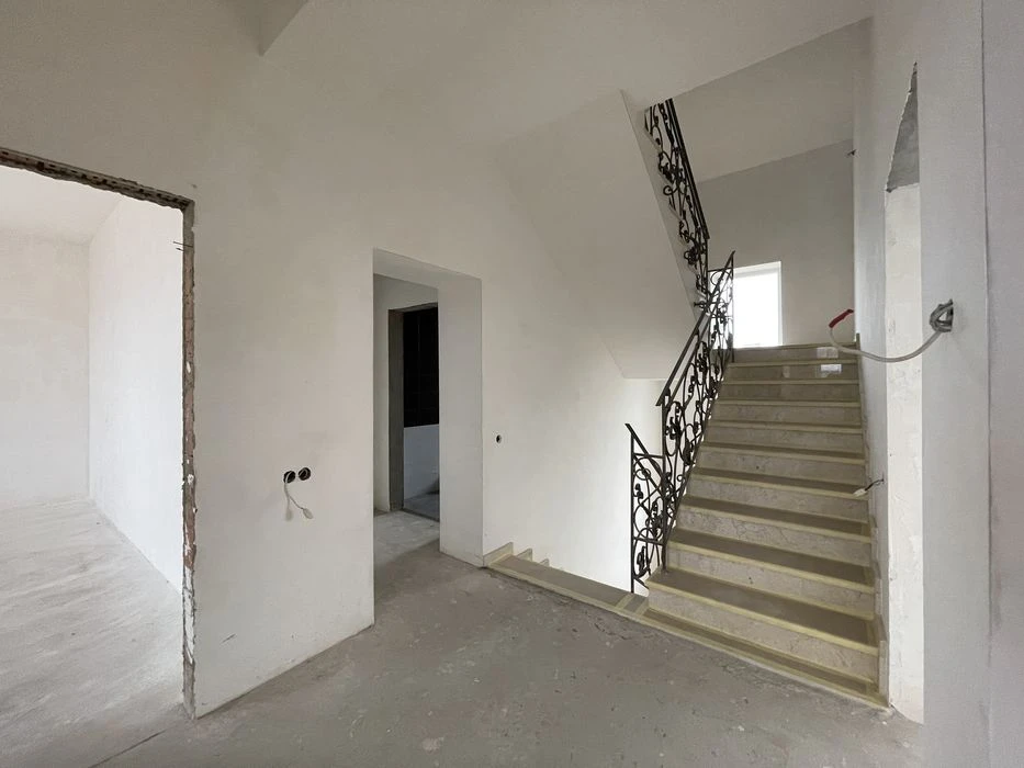 Sauvignon. House 488 sq.m. Under the final interior decoration.