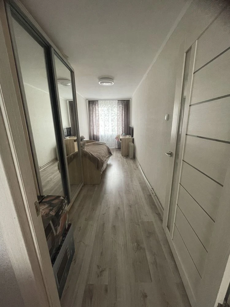 Продам квартиру 2 х кімнтану з меблями,район 2 школи