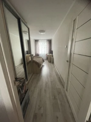 Продам квартиру 2 х кімнтану з меблями,район 2 школи