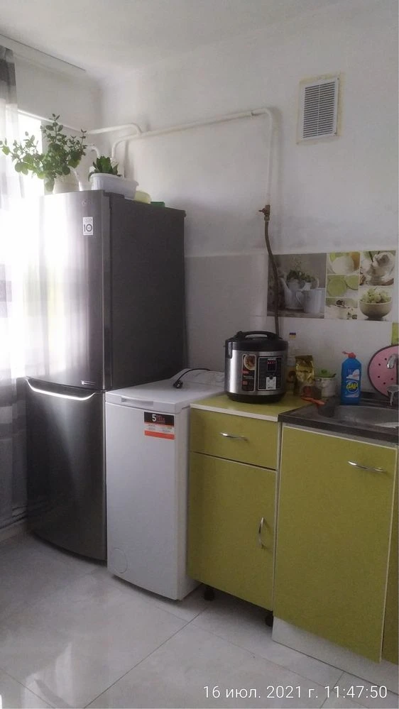 Продам квартиру 2 х кімнтану з меблями,район 2 школи