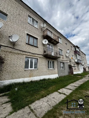 Продається простора 3-кімнатна квартира в затишному районі с