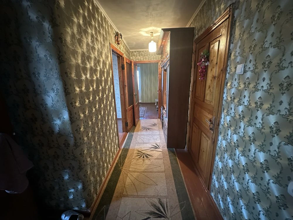 Продаж квартири з індивідуальним опаленням + гараж