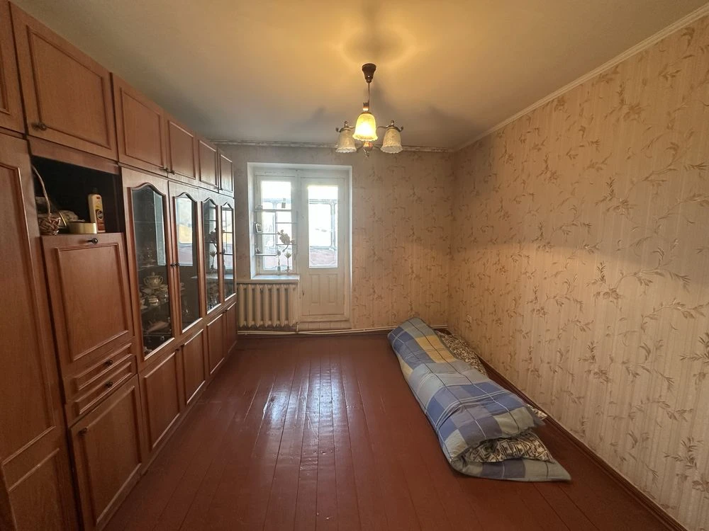 Продаж квартири з індивідуальним опаленням + гараж