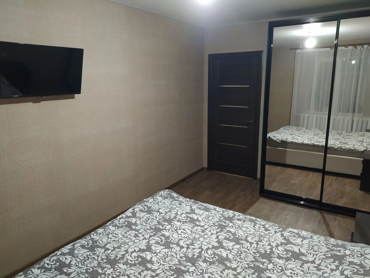Квартира з капітальним ремонтом + гараж та погреб