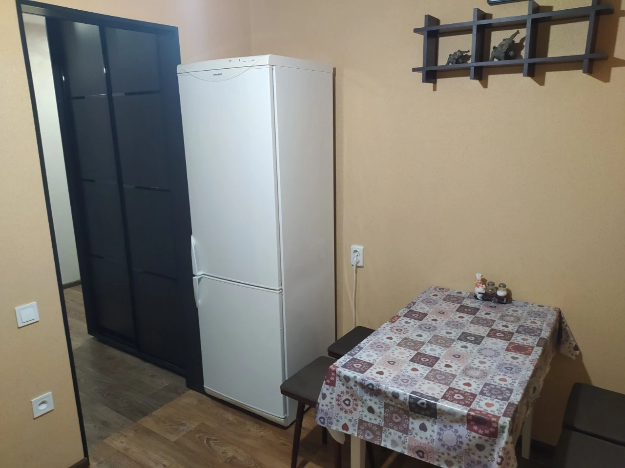 Квартира з капітальним ремонтом + гараж та погреб