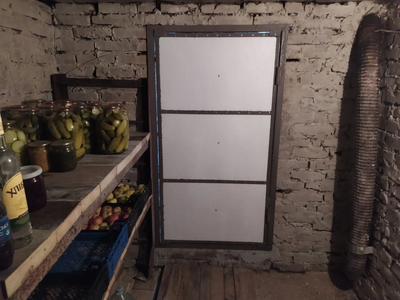 Квартира з капітальним ремонтом + гараж та погреб