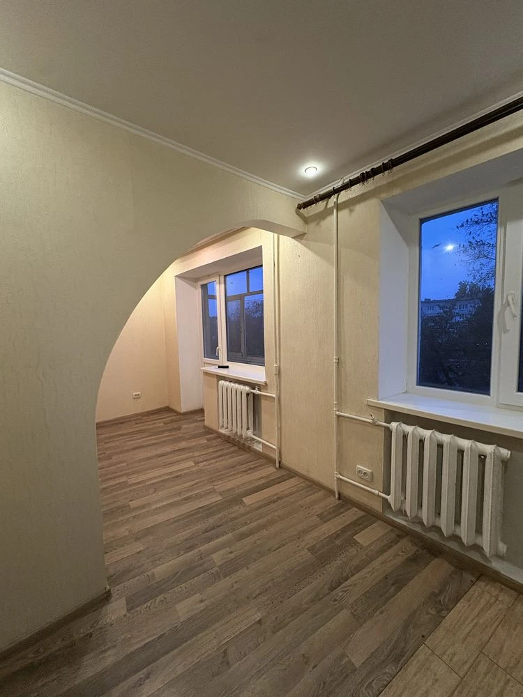 Продам 3-кімнатну квартиру 54,9 м2,проспект Миру, Конотоп (б
