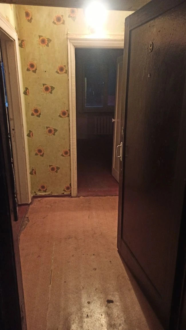 Продам 2-кімнатну квартиру-гуртожиток у м.Конотоп,район Загр