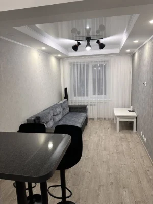 Продається 2-кімнатна квартира з кухнею-вітальнею та окремою