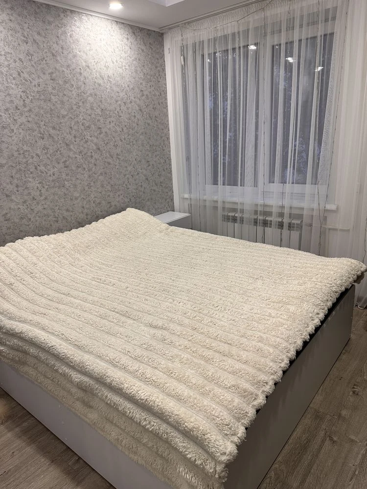 Продається 2-кімнатна квартира з кухнею-вітальнею та окремою