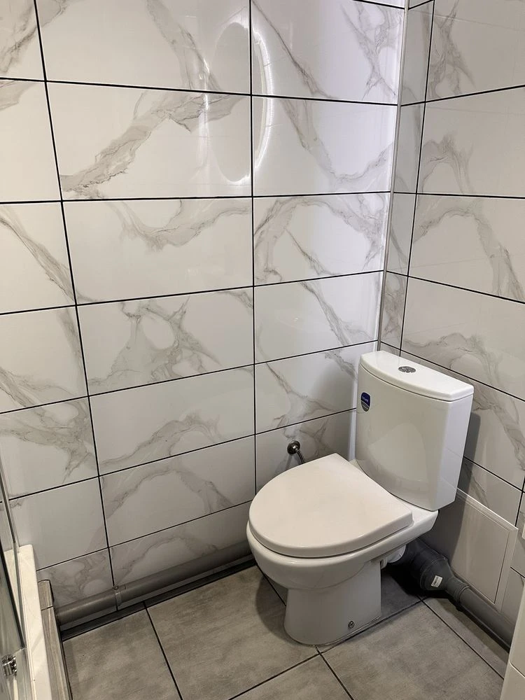 Продається 2-кімнатна квартира з кухнею-вітальнею та окремою
