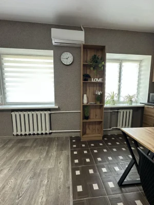 Продаж сучасної двохкімнатної в центрі по Короленко . Можлив