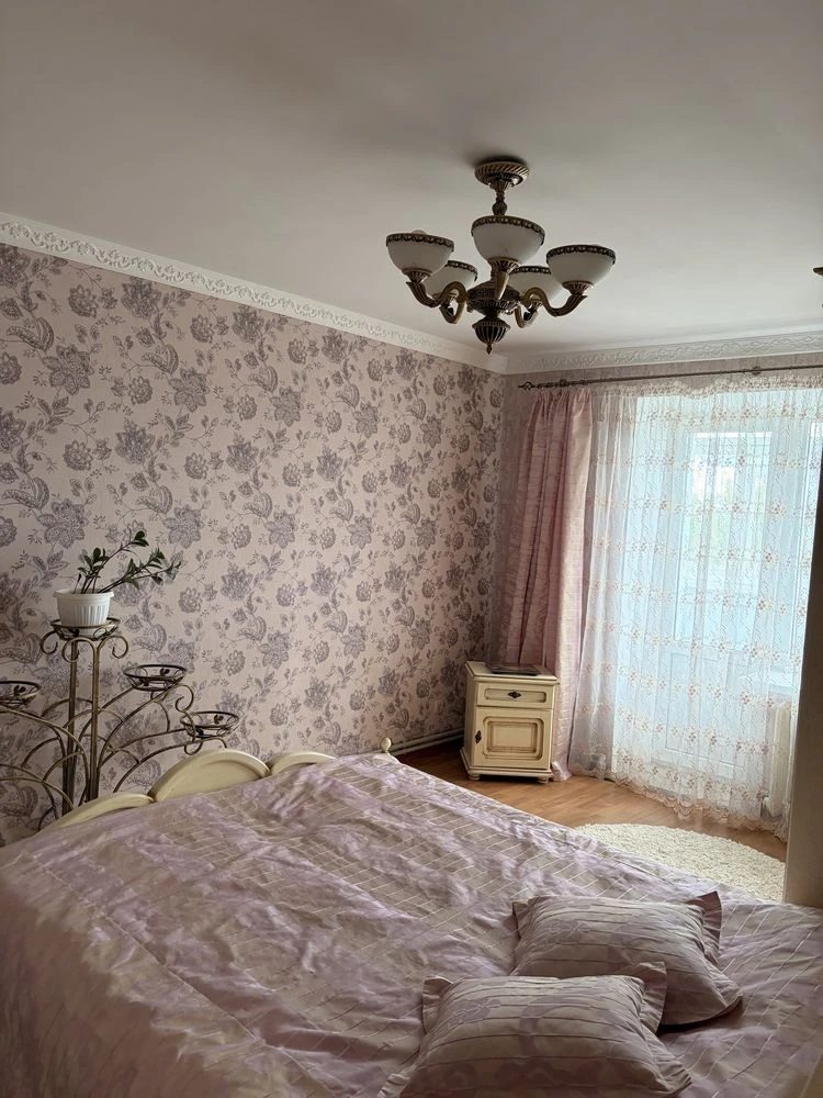 Продаж квартири м.Конотоп 80м 4-х кімнатна