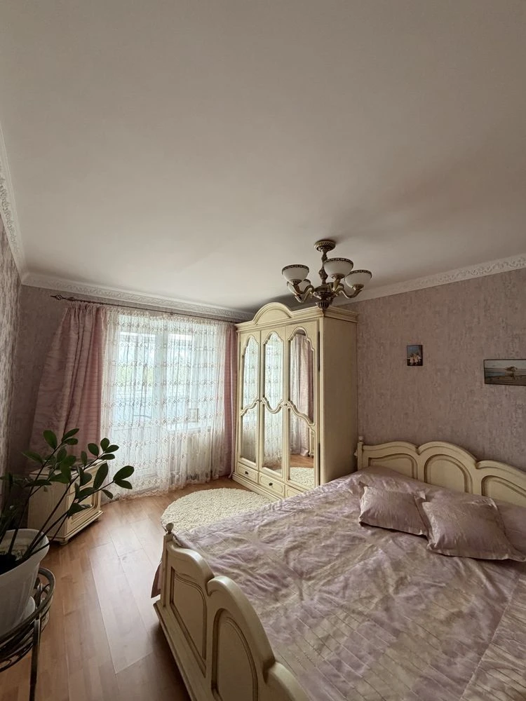 Продаж квартири м.Конотоп 80м 4-х кімнатна