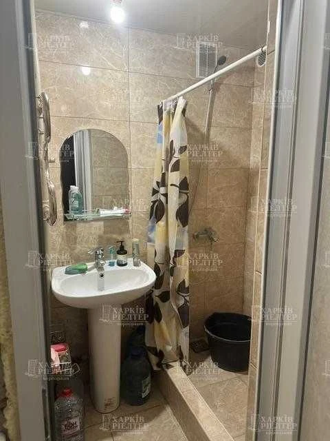 D1Q I am selling a guesthouse near the Zavodska metro station, Georgiy Tara St.
