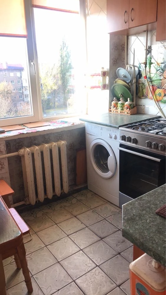 Продам 4-к квартиру в центре