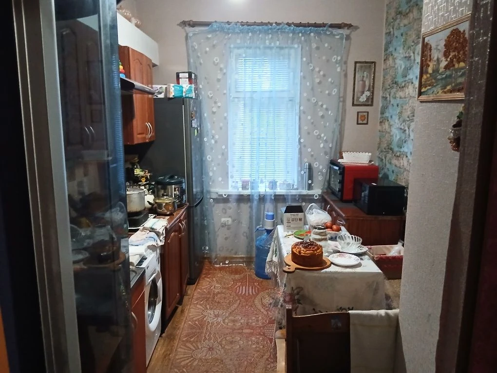 2 кімнатна квартира з пічним опаленням та гараж