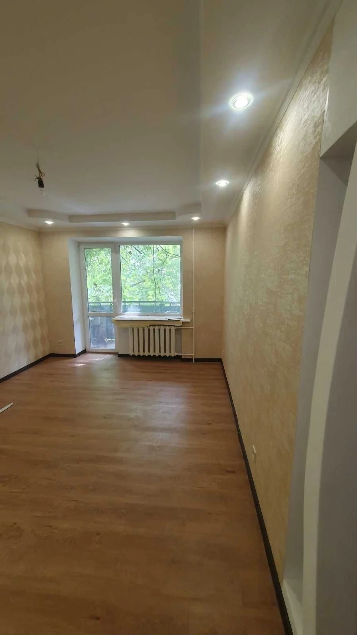 Продам 3х квартиру на другому поверсі