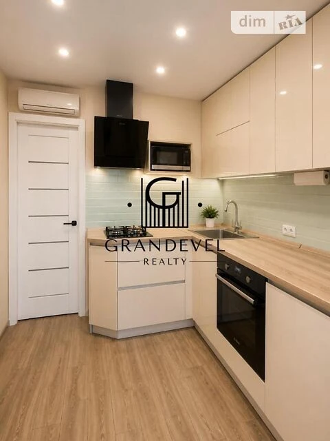 Sale of 1-room apartment 34 sq. m on Oleksandra Makhova 3 street • ID