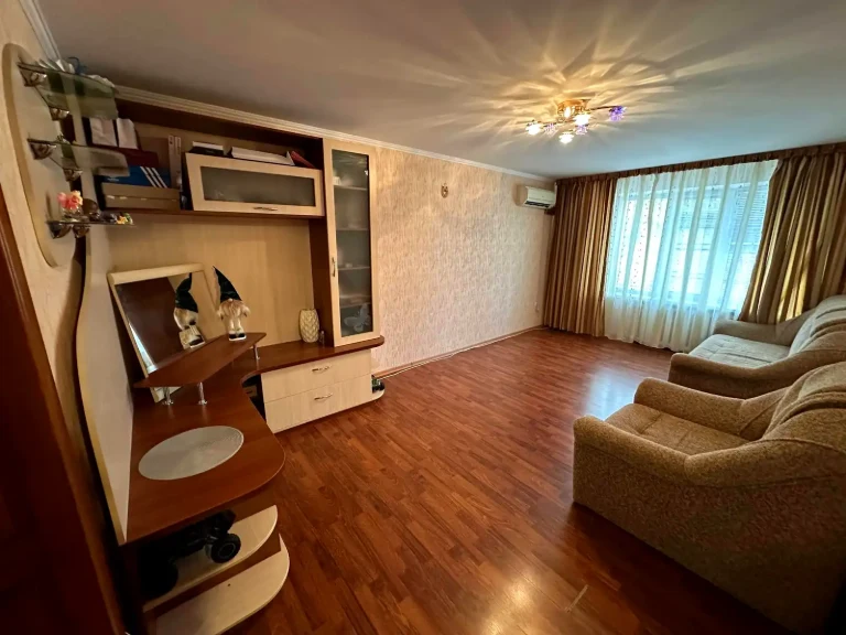 Продаж квартири 3-кімн. 59.6 м² 4/5 пов.