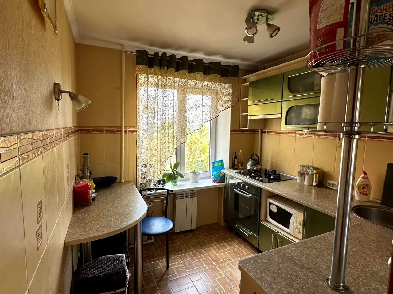 Продаж квартири 3-кімн. 59.6 м² 4/5 пов.
