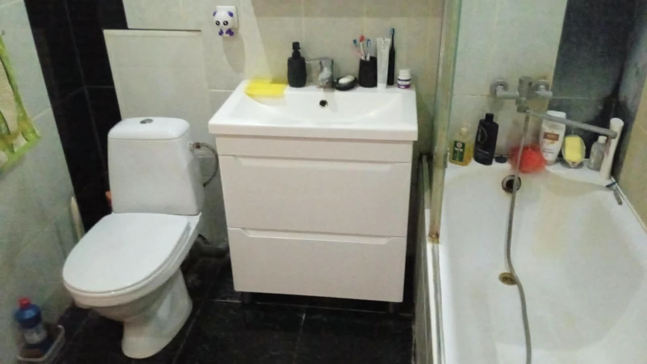 Selling 3-room apartment renovated for residential or business use