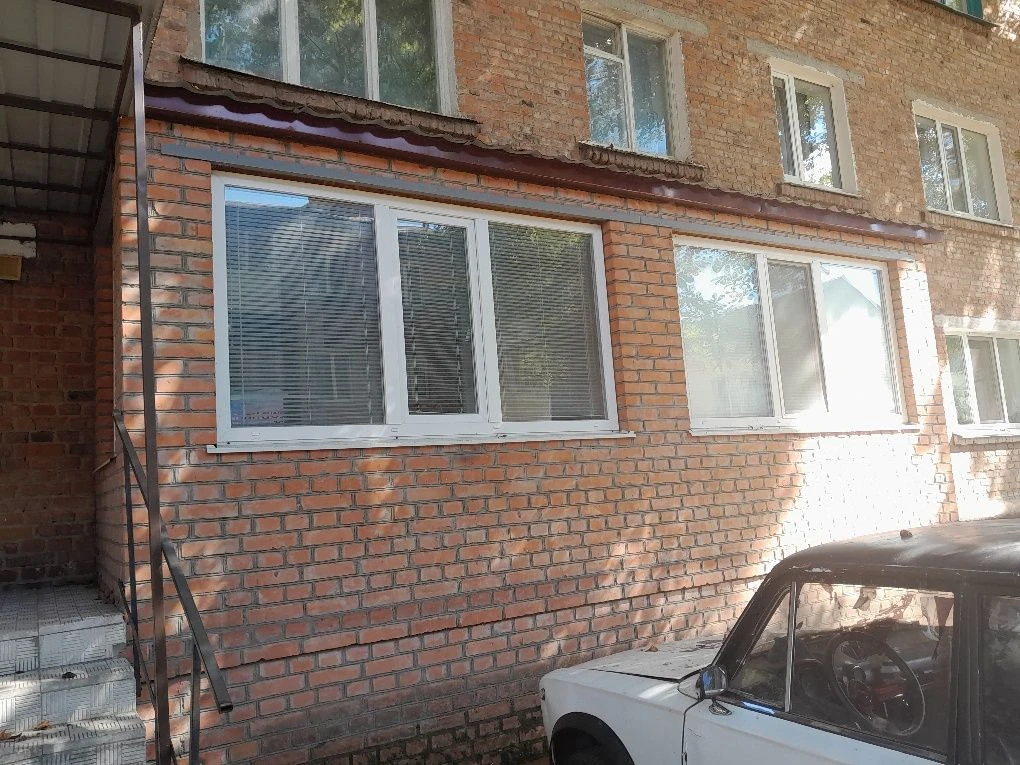 Selling 3-room apartment renovated for residential or business use