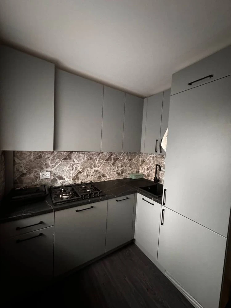 Продам квартиру вулиця Л.Татаренка