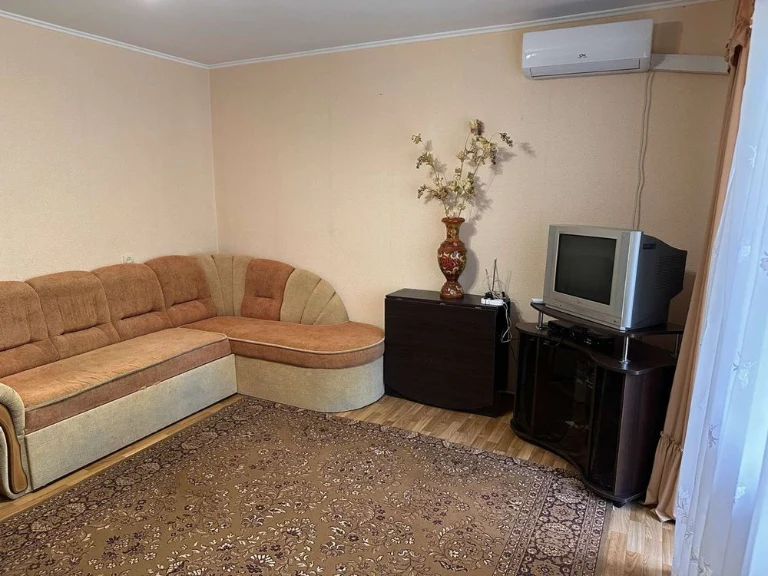 Продати квартиру 3-х кімнатну
