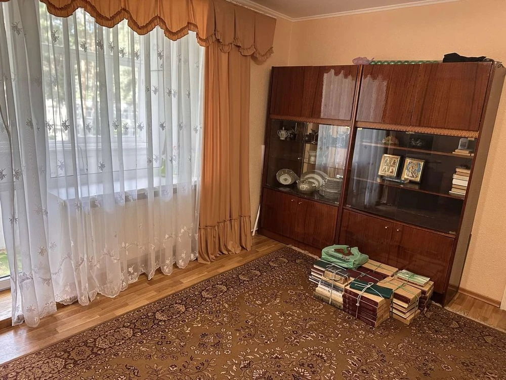 Продати квартиру 3-х кімнатну