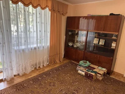 Продати квартиру 3-х кімнатну