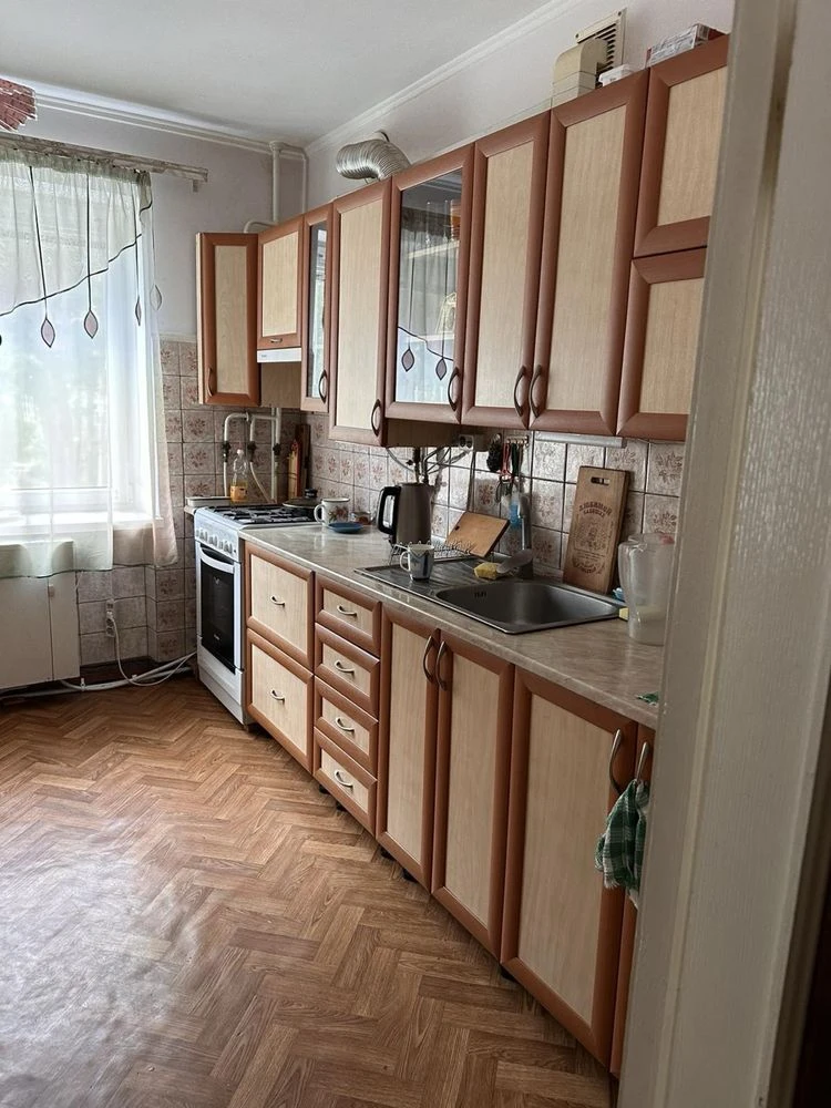 Продати квартиру 3-х кімнатну