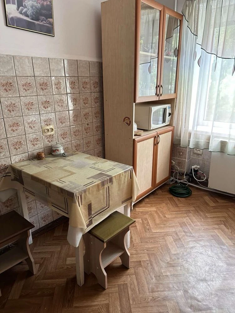 Продати квартиру 3-х кімнатну