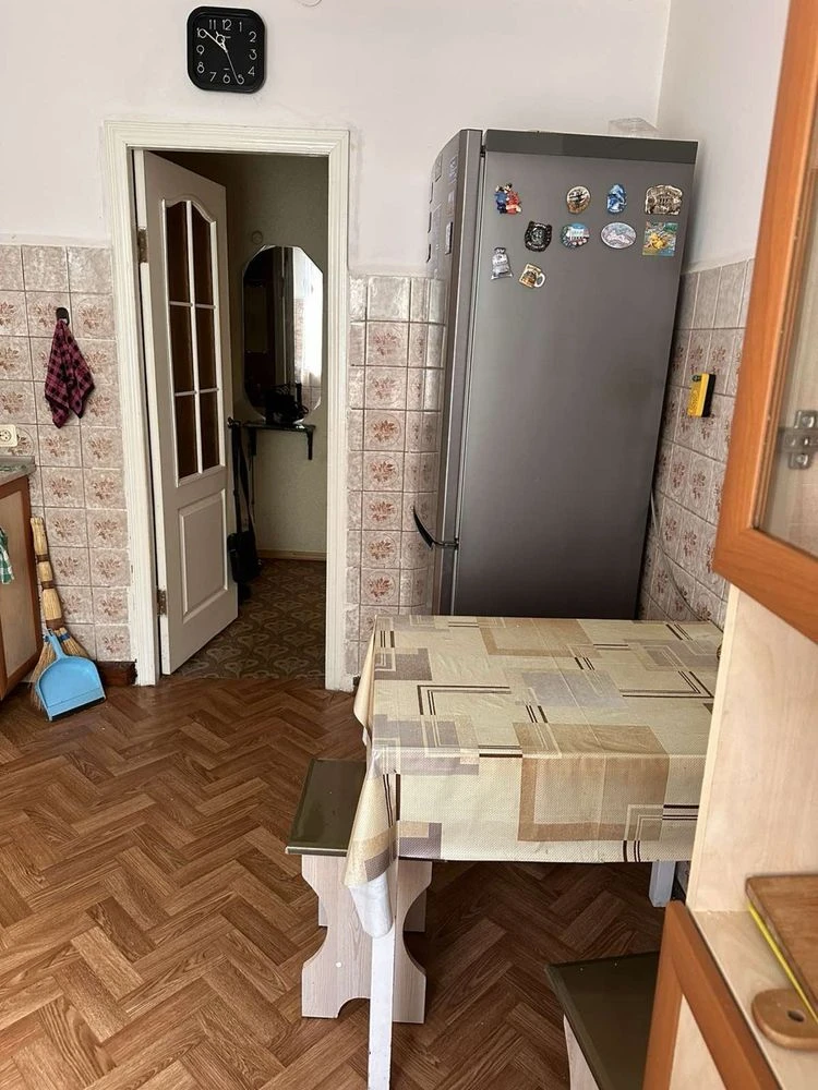 Продати квартиру 3-х кімнатну