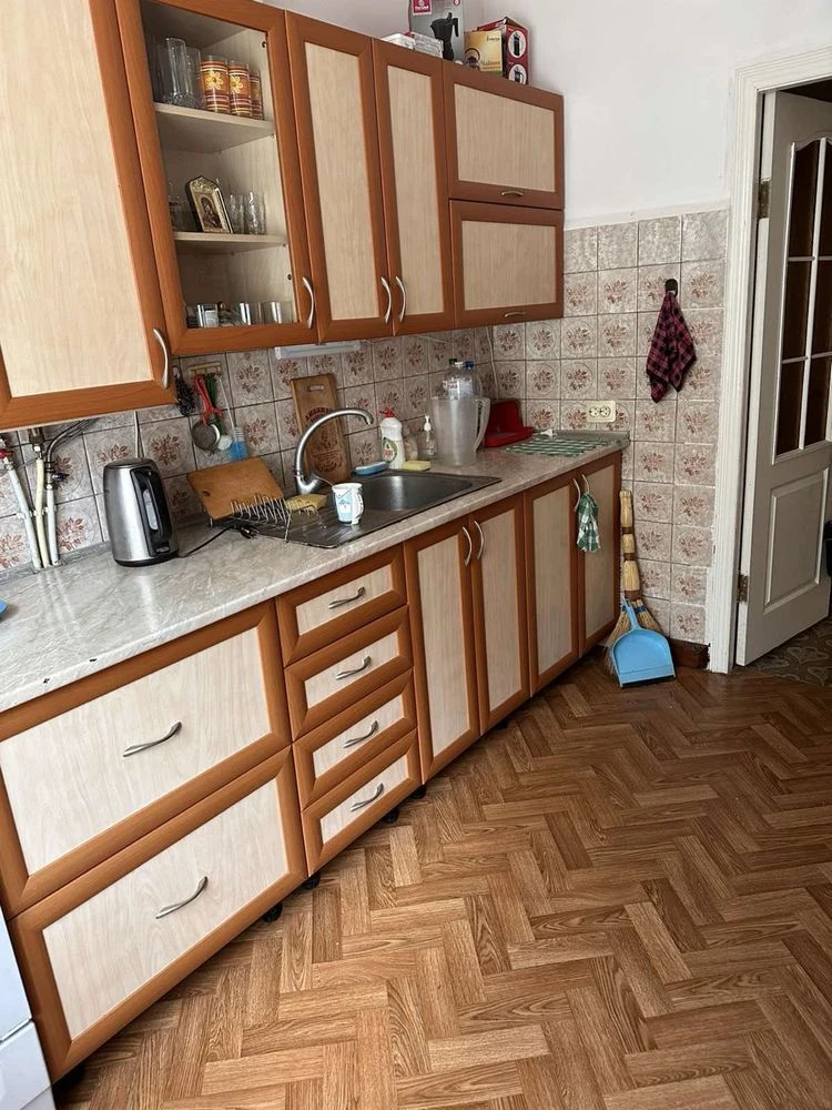 Продати квартиру 3-х кімнатну