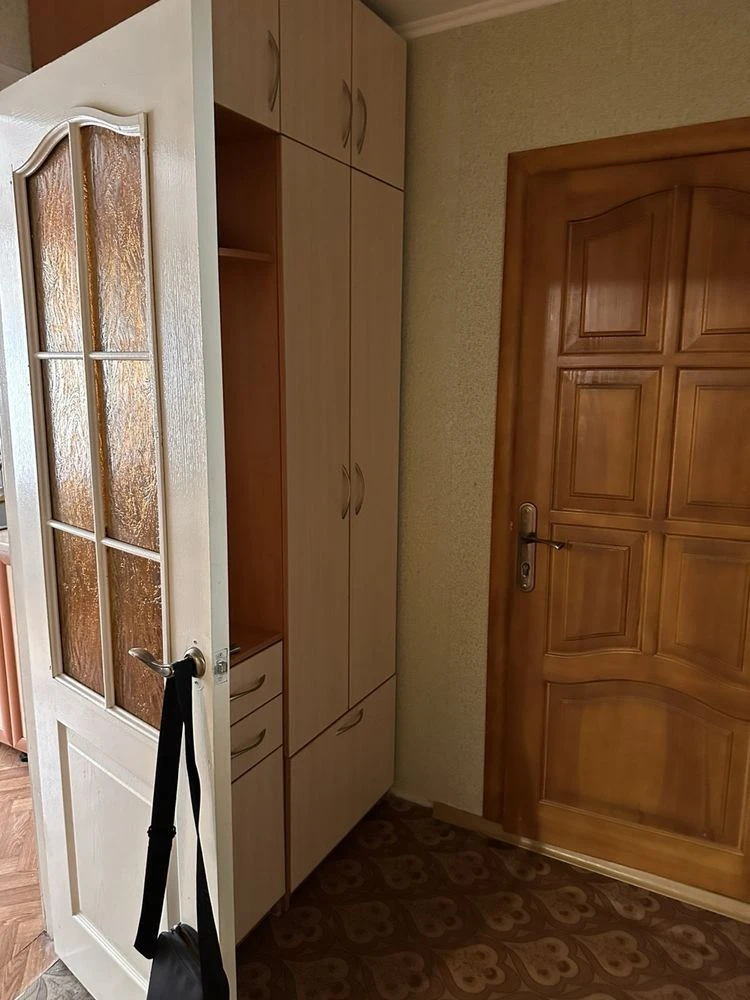 Продати квартиру 3-х кімнатну