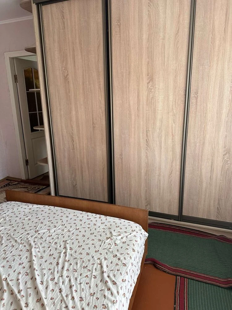 Продати квартиру 3-х кімнатну