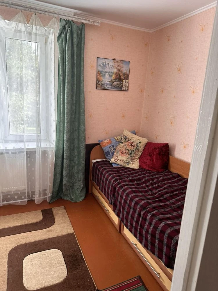 Продати квартиру 3-х кімнатну