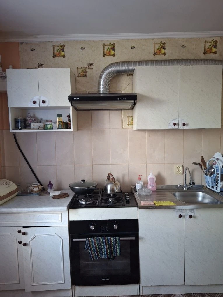Продам 2 кімнату квартиру  у місті Шостка біля чудового озер