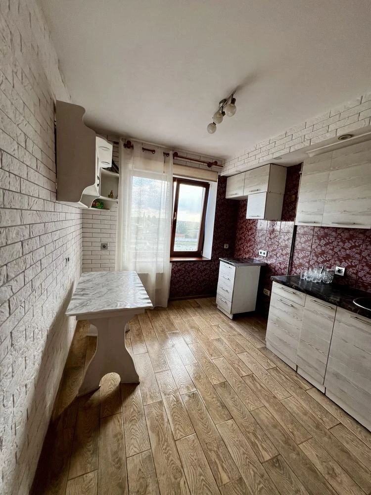 2-кімнатна квартира Шостка 49 м² з ремонтом готова до прожив