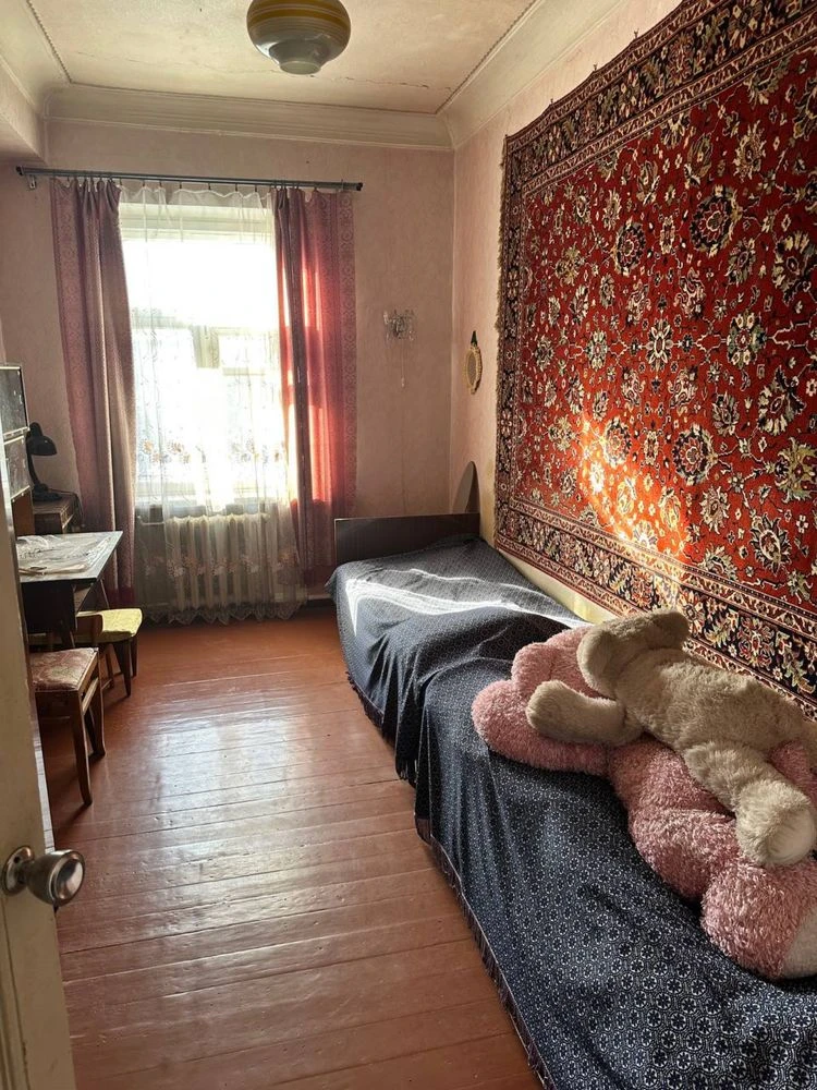 Трьокімнатна квартира по вул. Депутатській