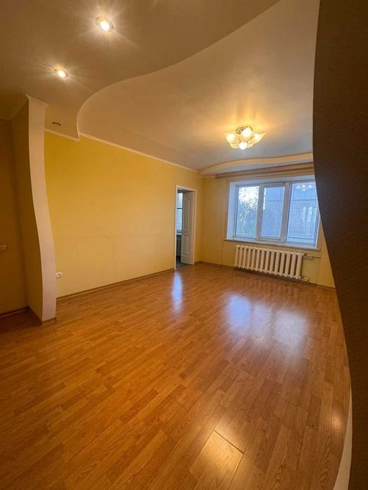 Продається простора 3- кім.квартира покращеного планування