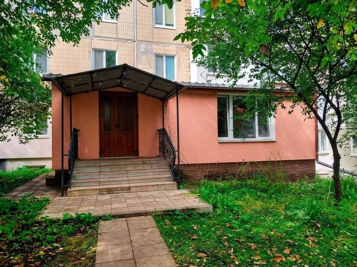 продається квартира площею 90 м.кв. у місті Збараж