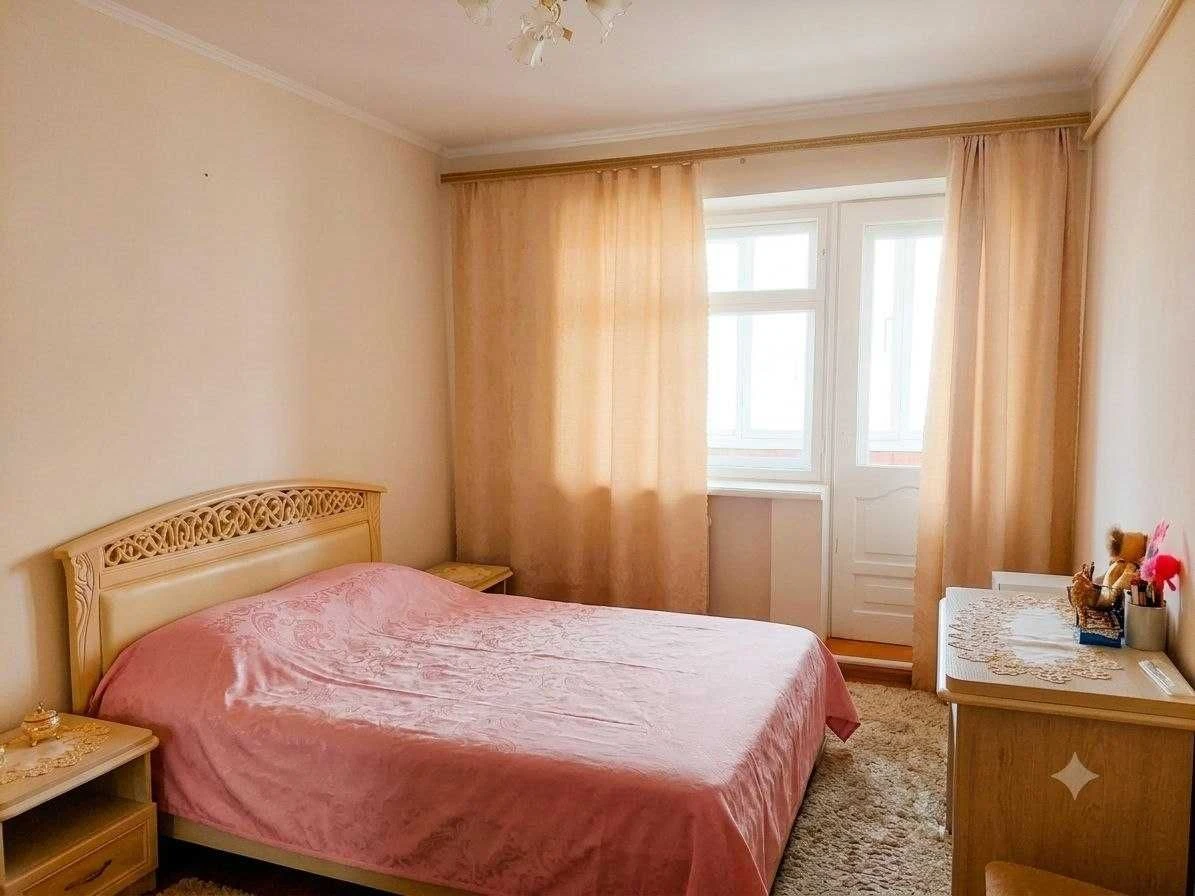 Продається 3 кімнатна квартира з гаражем у місті Збараж