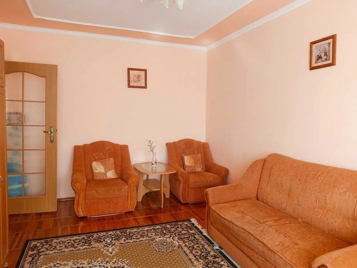Продається 3 кімнатна квартира з гаражем у місті Збараж