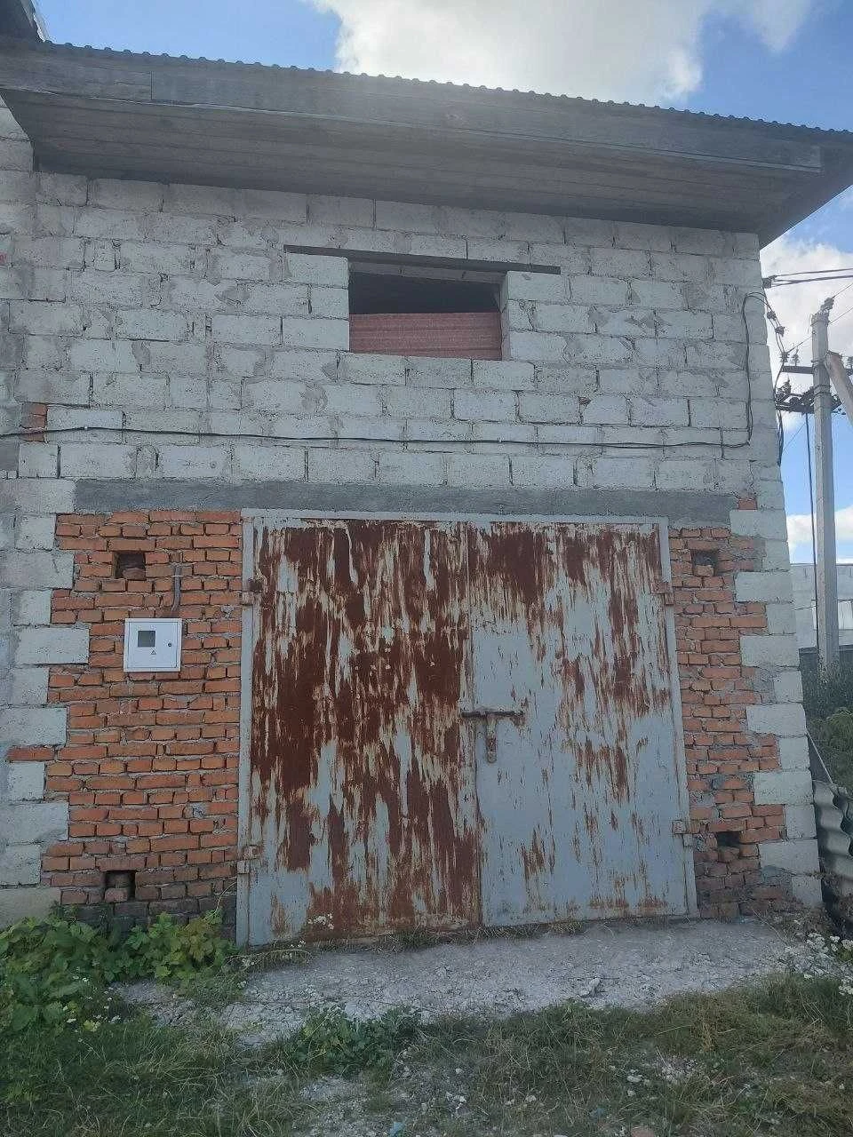 Продається 3 кімнатна квартира з гаражем у місті Збараж